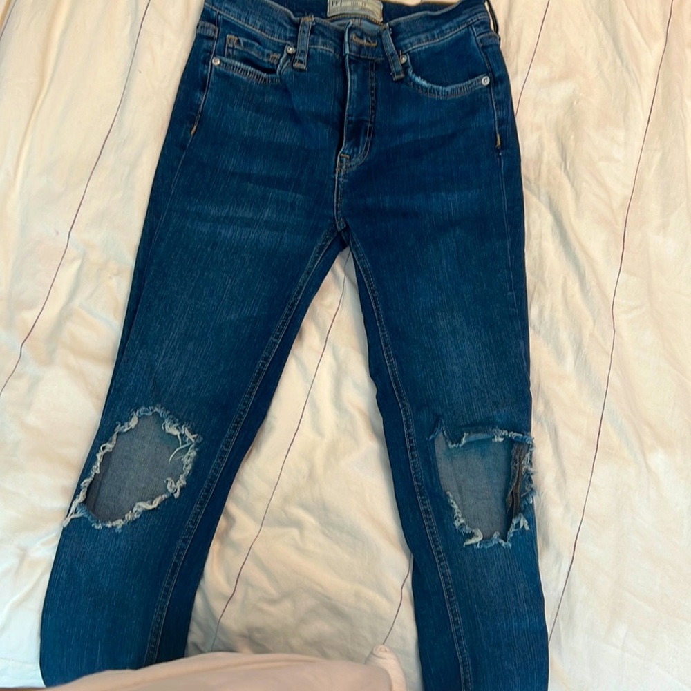 Free People skinny, distressed skinny jeans size 25